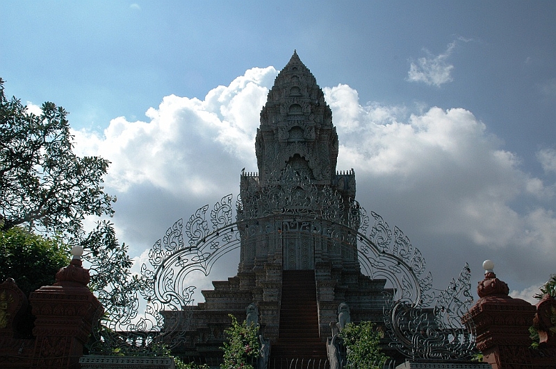 096_Cambodia_Phnom_Penh_Wat_Ounalom.JPG
