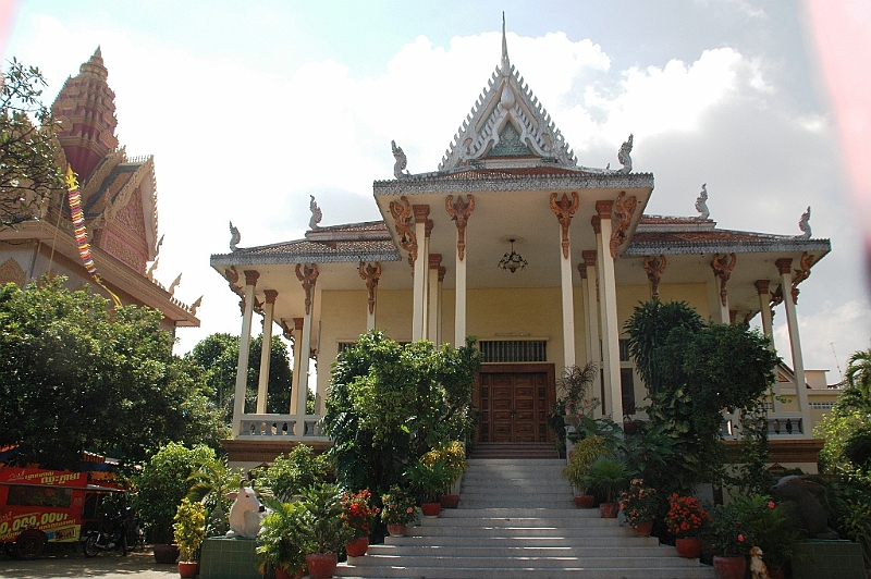 097_Cambodia_Phnom_Penh_Wat_Ounalom.JPG