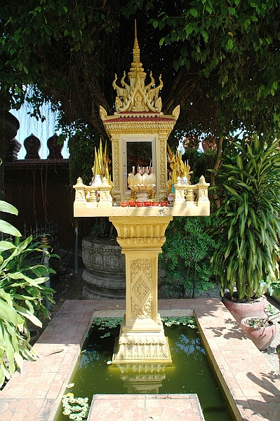 100_Cambodia_Phnom_Penh_Wat_Ounalom.JPG