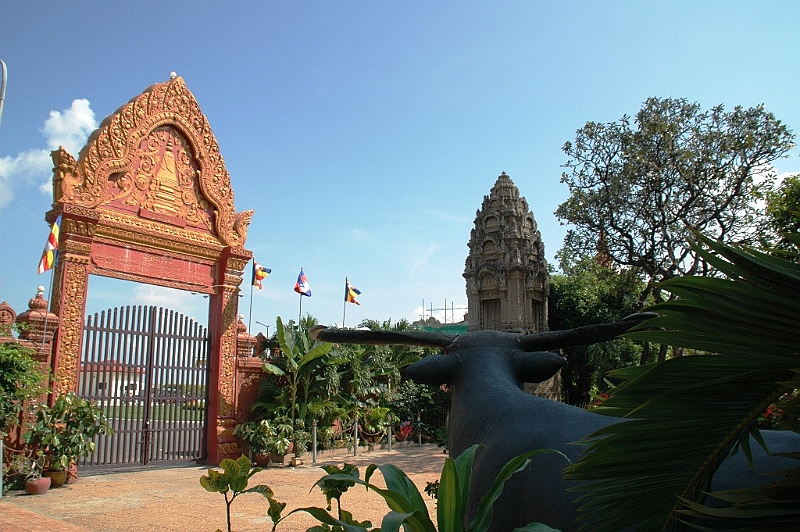 102_Cambodia_Phnom_Penh_Wat_Ounalom.JPG