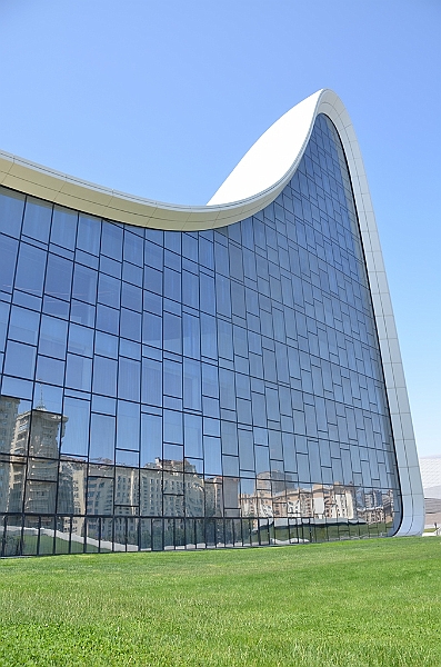146_Azerbaijan_Baku_The_Heydar_Aliyev_Cultural_Center.JPG