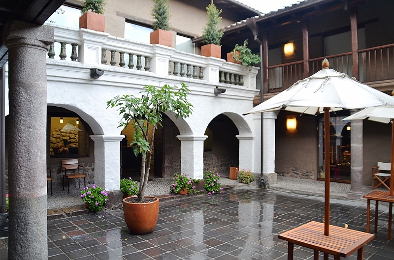052_Ecuador_Quito_Casa_del_Alabado.JPG