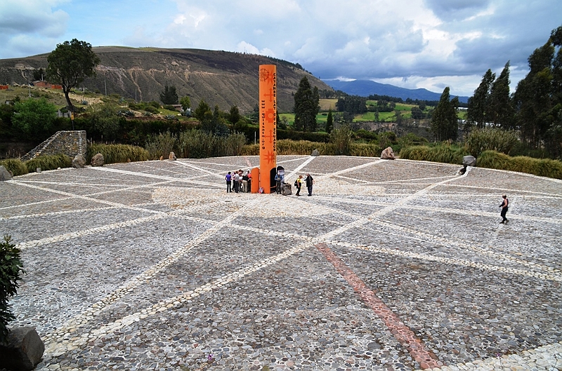 156_Ecuador_Monument.JPG