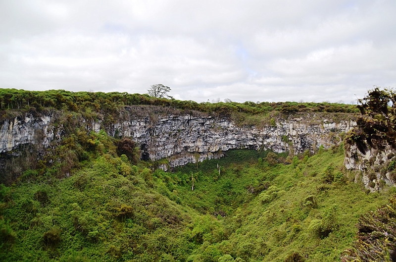 804_Ecuador_Galapagos_Santa_Cruz_Los_Gemelos.JPG