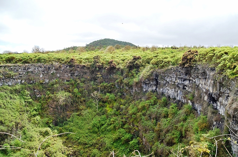 815_Ecuador_Galapagos_Santa_Cruz_Los_Gemelos.JPG