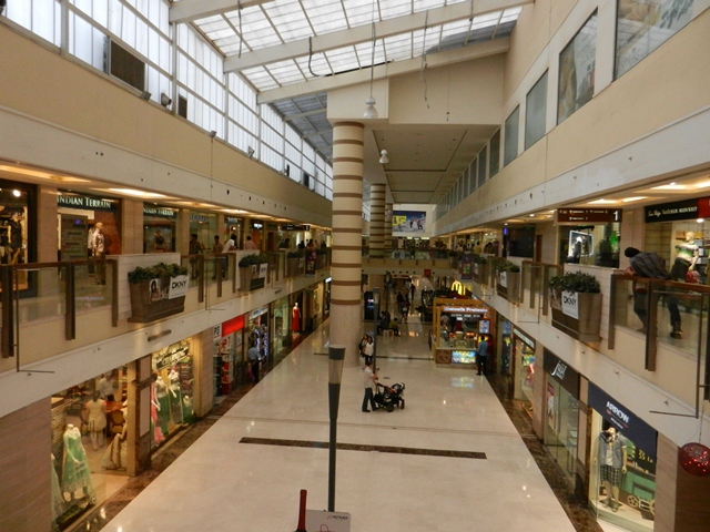 600_India_New_Delhi_Shoppingcentre.JPG - 