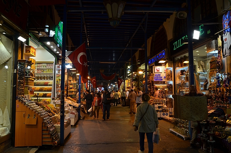 203_Istanbul_Spice_Bazaar.JPG