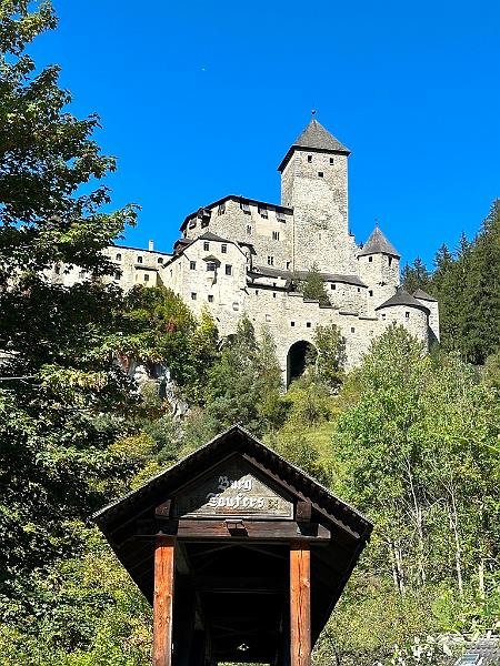 017_Italien_Suedtirol_Ahrntal_Burg_Taufern.JPG