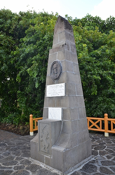 035_Mauritius_South_East_Landing_Monument.JPG