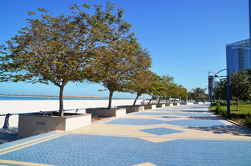 118_Abu_Dhabi_Corniche.JPG