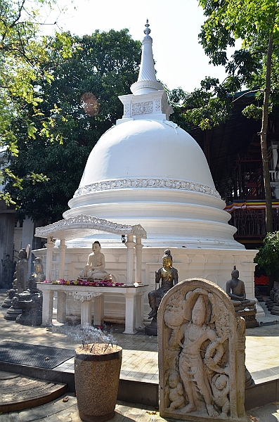 020_Sri_Lanka_Colombo_Gangaramaya_Temple.JPG