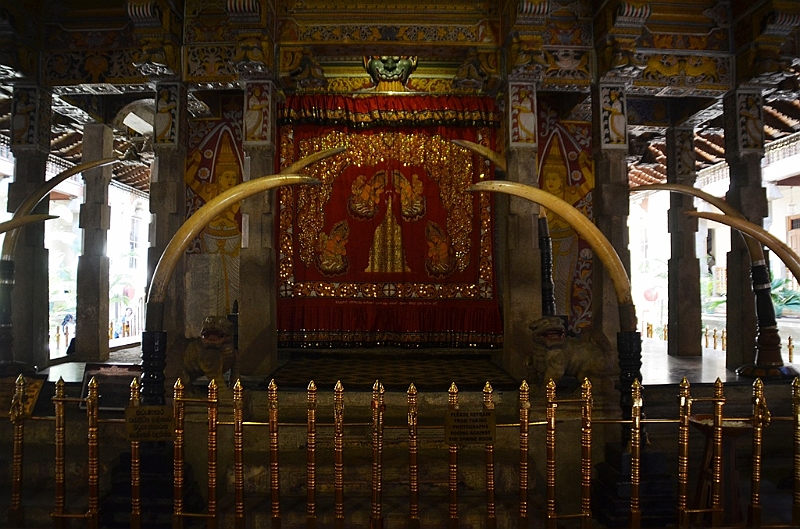 318_Sri_Lanka_Kandy_Temple_of_the_Sacred_Tooth.JPG