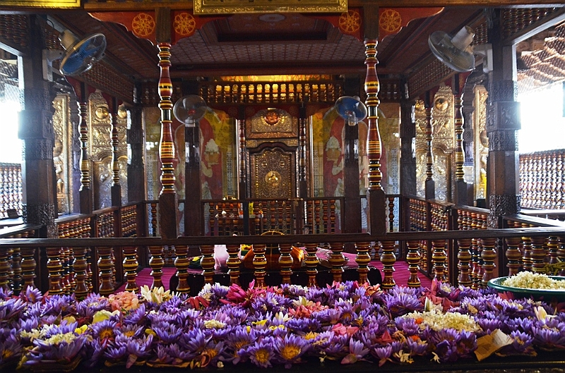 322_Sri_Lanka_Kandy_Temple_of_the_Sacred_Tooth.JPG