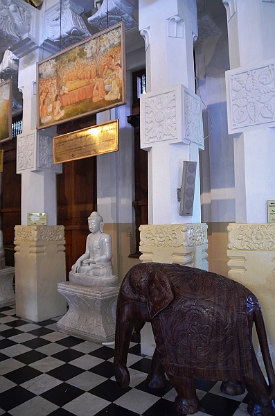 327_Sri_Lanka_Kandy_Temple_of_the_Sacred_Tooth.JPG