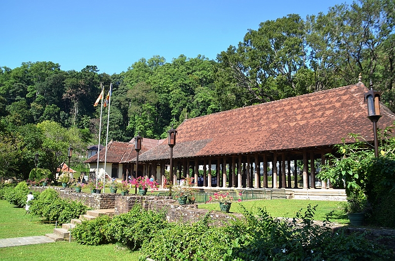 329_Sri_Lanka_Kandy_Temple_of_the_Sacred_Tooth.JPG